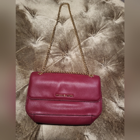 Authentic Michael Kors Pebbled Leather Bag - Picture 2 of 8